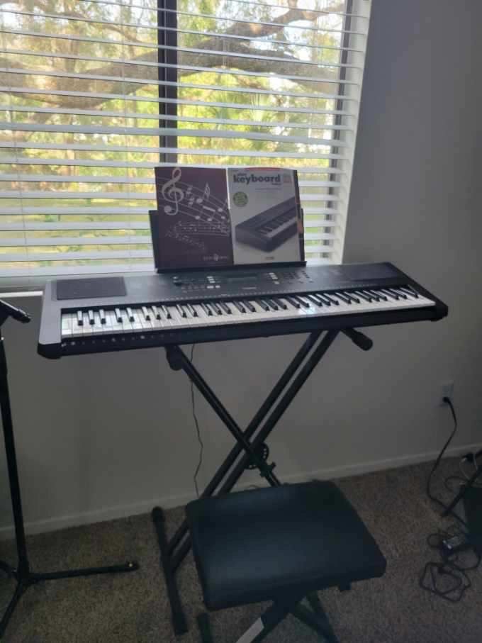 Shura Beta 58A Microphone Yamaha Keyboard Bose portable PA system