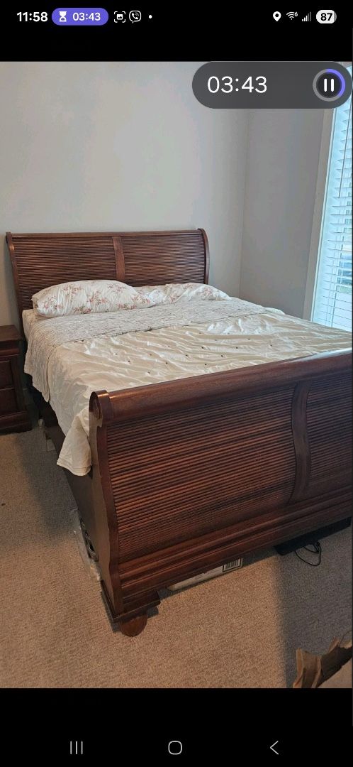 Queen Bedroom Set (solid Wood)