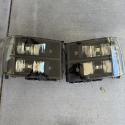 2007 GMC Sierra Headlights 