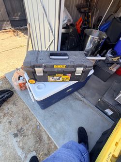 Dewalt tool box with wheels