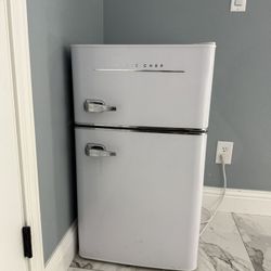 Magic Chef Retro Mini Fridge