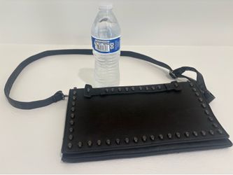 Leather purse  ( like new )