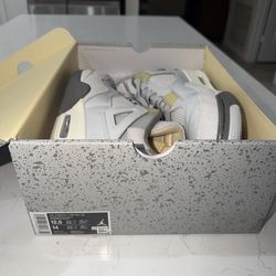 Air Jordan 4 Retro SE Craft Photon Dust. Size 12.5