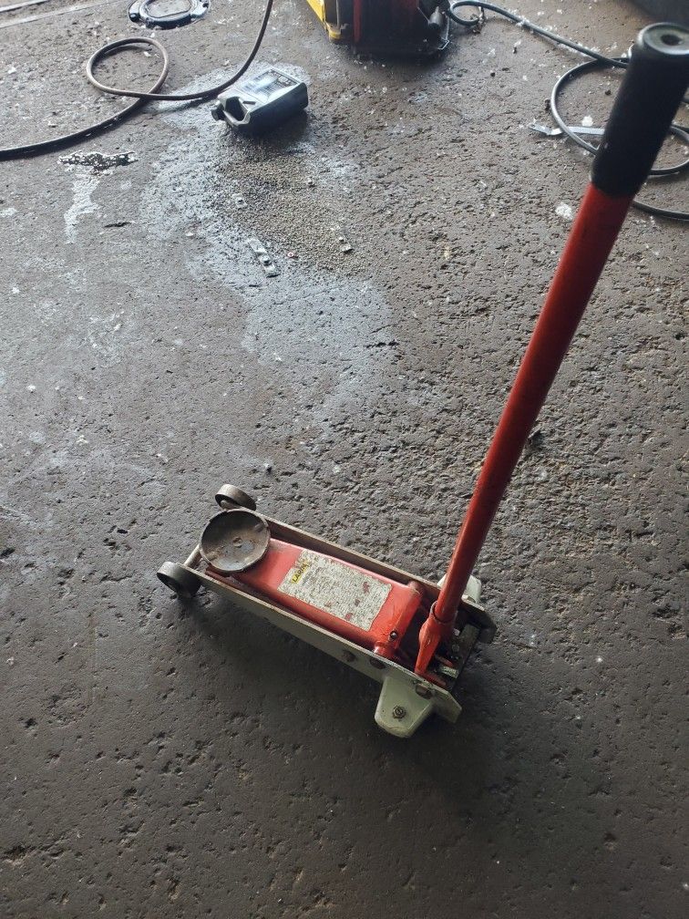 Larin 2.25 Hydraulic Floor Jack