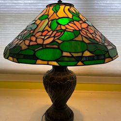 STAINED GLASS LAMP