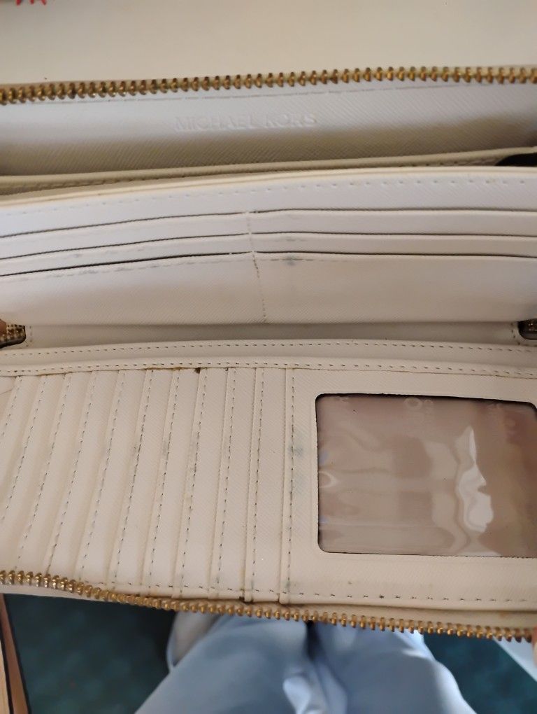 Michael Kors Wallet. Authentic