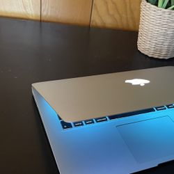 Apple MacBook Air 13” I5/8GB/256GB SSD $180