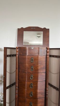 Jewelry cabinet