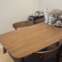 Selling Wayfair dining Table (Armgart 5)