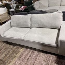 Clearance sale 🔥88.58" Modern Sofa (beige)$220
