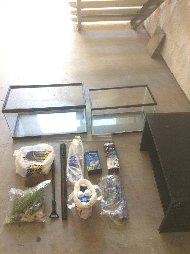 Fish Tank (Two Fish Tanks and Pedestal)