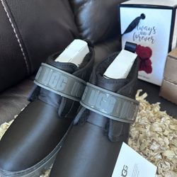 UGG SIZE 8 New Original 