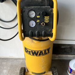 Dewalt Compressor 15 Gallons 