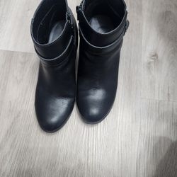 W-Size 6 Woman's Boots