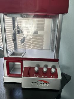 Electronic toy machine ( the claw)