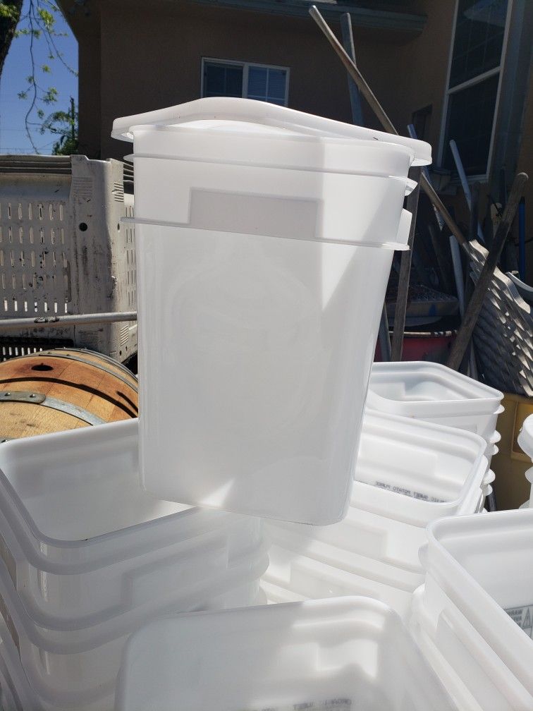 4 GALLON SQUARE BUCKETS