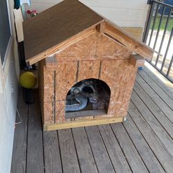 Dog House For Sale ! 