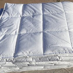 White Comforter King/Cal King Light Weight Washable