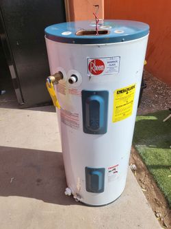Electric Water Heater 40 gal in good condition and Warranty Works Great 19th Ave And Baseline pick up only