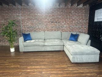 Delivery Available Thomasville gray sectional sofa couch retails 2000