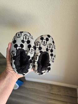 Mickey Mouse slippers size 5/6 toddler boys