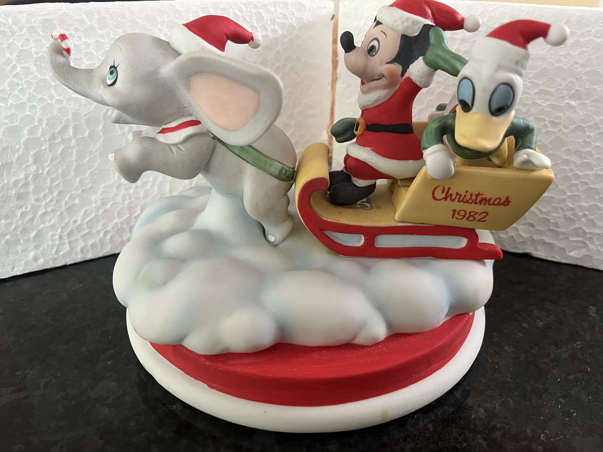 Disney Collectible Figurine Fourth Edition Christmas 1982