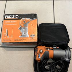 Ridgid 5.5 Amp Compact Fixed-Base Corded Router