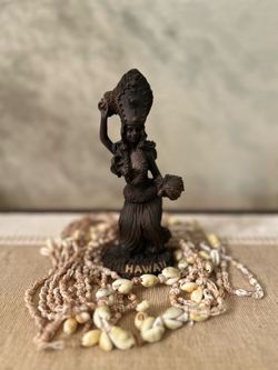 Hawaiian hula girl statue with 5 seashell necklaces