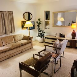 Comfy gorgeous Couch (Barely Used)