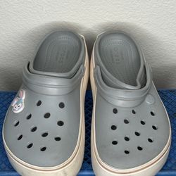 Crocs WOMEN’S SIZE 8