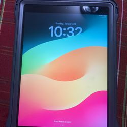Apple iPad 7th Generation 10.2” 32GB Unlocked Like New!