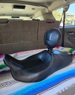 Stock road glide seat with CVO Backrest