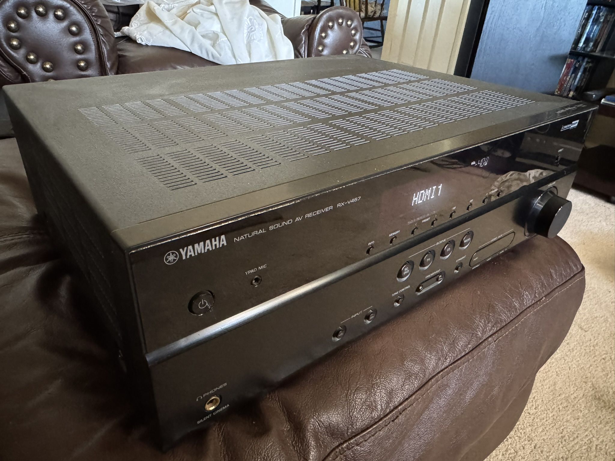 YAMAHA RX-V467 Home Theater Receiver w/ Bluetooth adapter & remote, 3D-ready HDMI switching in Good Condition