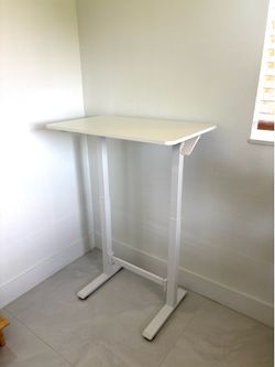 Brand New Adjustable Height Desk (19.7 in x 31.5”)