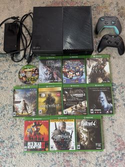 XBOX One With 2x Controllers And 11 Games