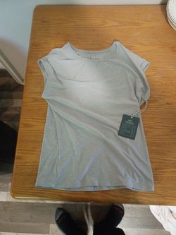 We wander sleeveless t-shirt moisture wicking