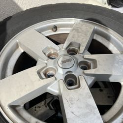 2007 Jeep Commander Wheels