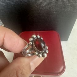 Vintage 925 Sterling Silver Genuine Oval Garnet Ring , Size 7.5 , Marked Sterling , 3 Prong Band W/ Bead Work Around The Bezel, Beautiful 😍 