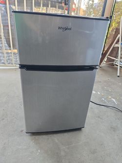 Whirlpool  Refrigerator work good