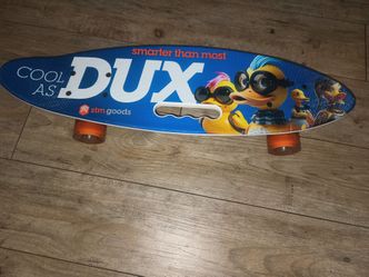 SKATEBOARD STM Goods Smarter Than Most mini cruiser skateboard featuring light-up wheels and a built-in carrying handle.