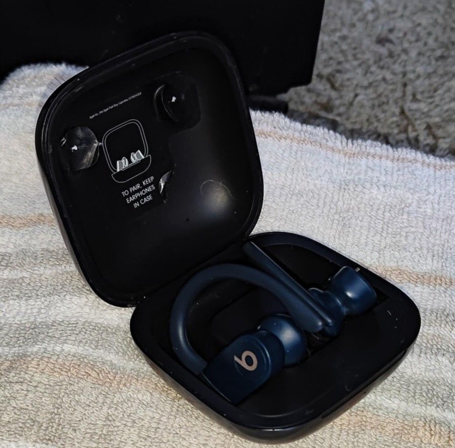 BEATS WIRELESS EARBUDS