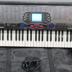Casio CTK-558 61 key electronic keyboard W/carry case