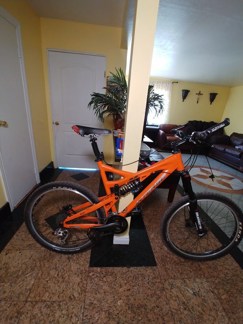 Intense 6.6 Full suspension Mountain Bike