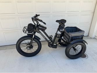 **AWESOME** KASEN ELECTRIC FAT TIRE TRIKE ONLY 49 MILES MANY EXTRAS!!