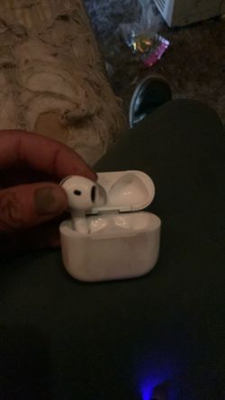 Left Side Of Airpod 4 and charging Case