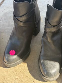 Women’s boots size 7
