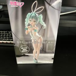 Hatsune Miku Bunny Anime Figure
