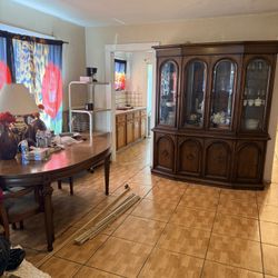 China Cabinet And Table 