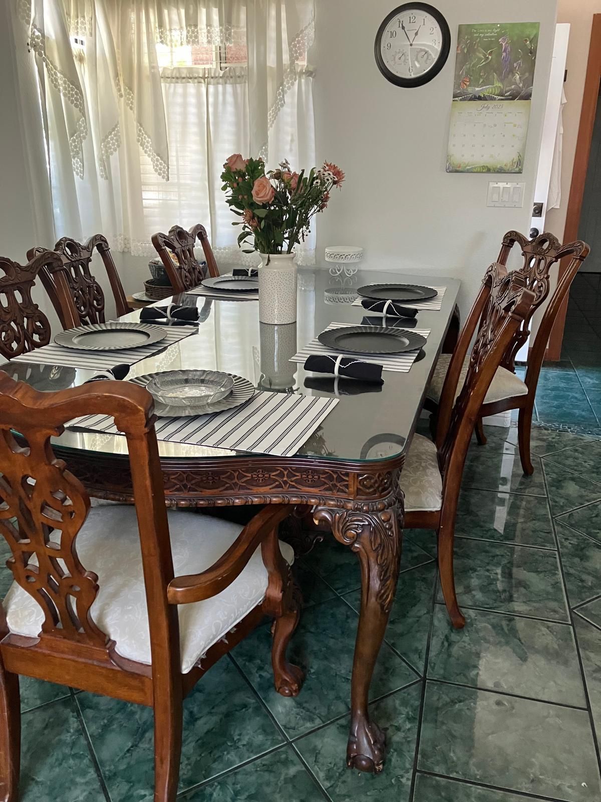 Dining Table And 6 Chairs