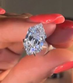 Lab-grown 2.08, D color, VS1, marquise diamond
